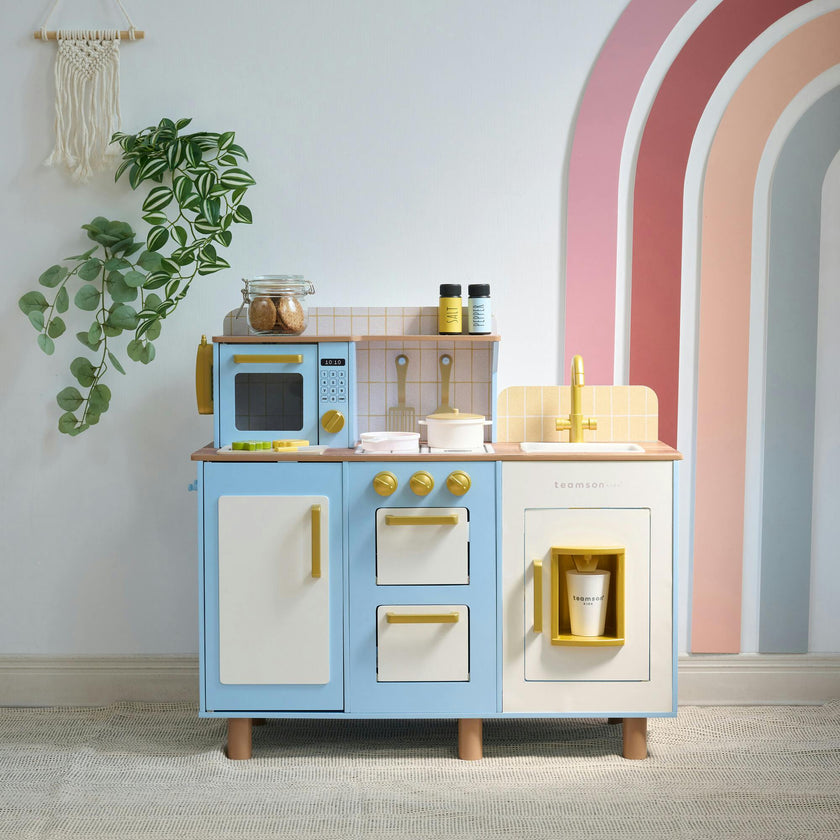 Teamson Kids Little Chef Hampton Wooden Play Kitchen With 17 Accessories