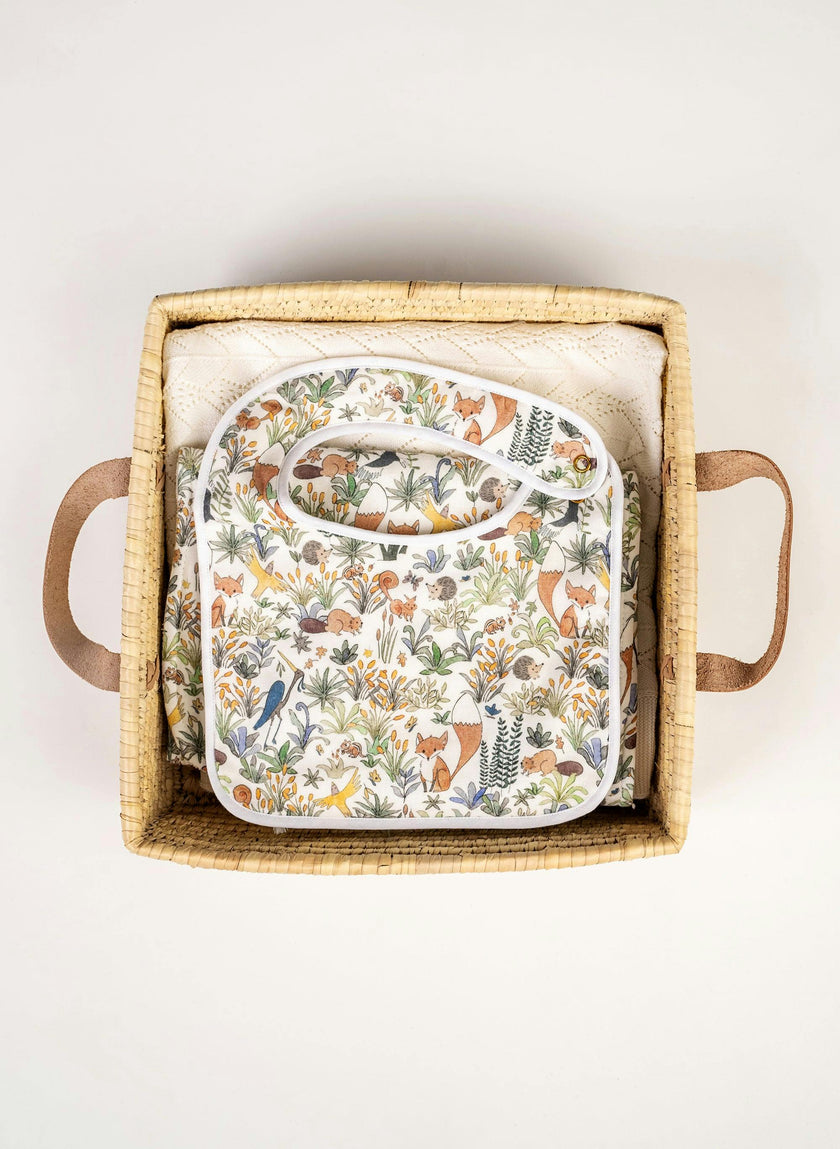 Wonder Baby Basket with Blanket, Bib and Burp Cloth - Hunter Pace
