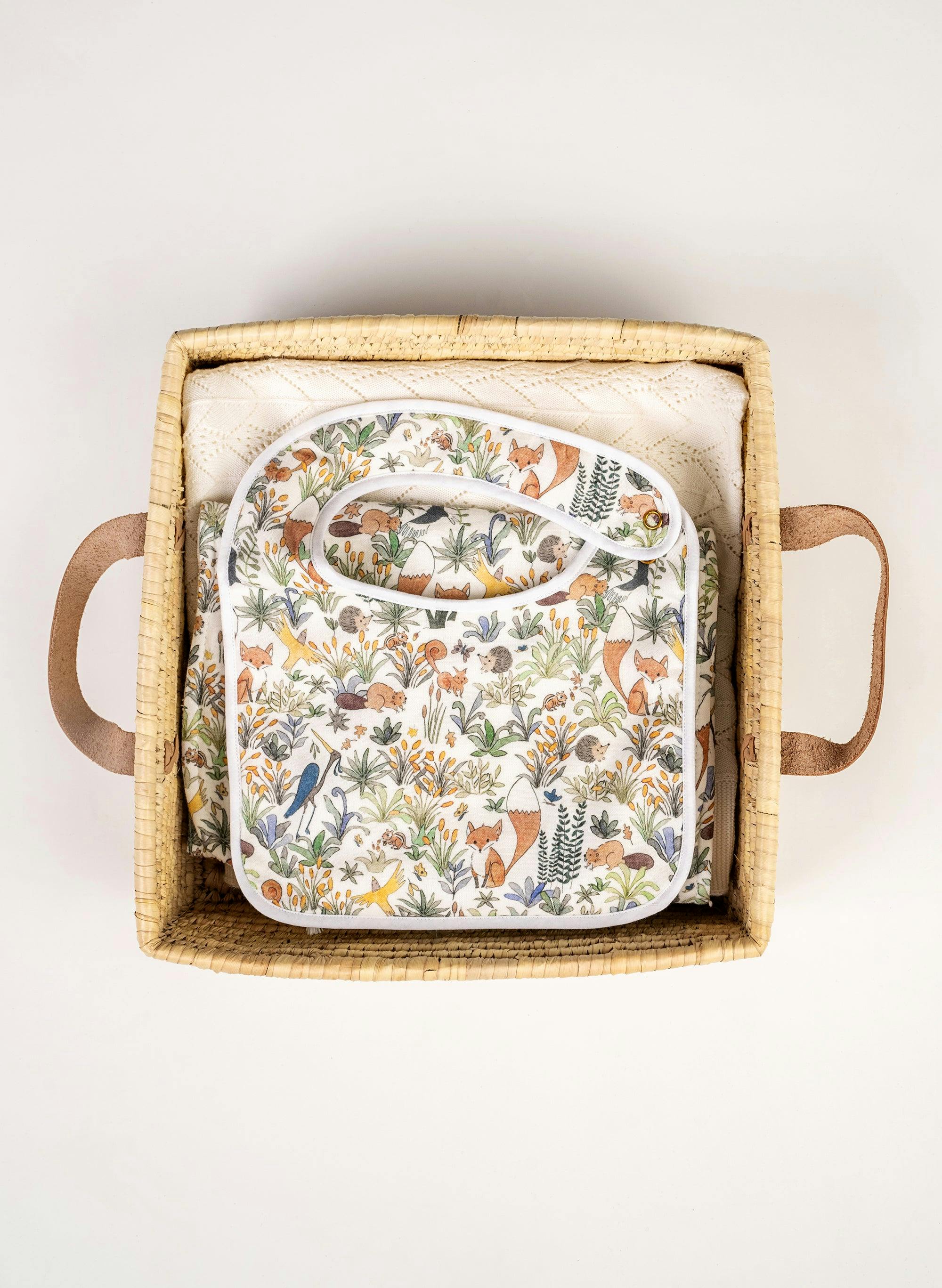 Wonder Baby Basket with Blanket, Bib and Burp Cloth - Hunter Pace
