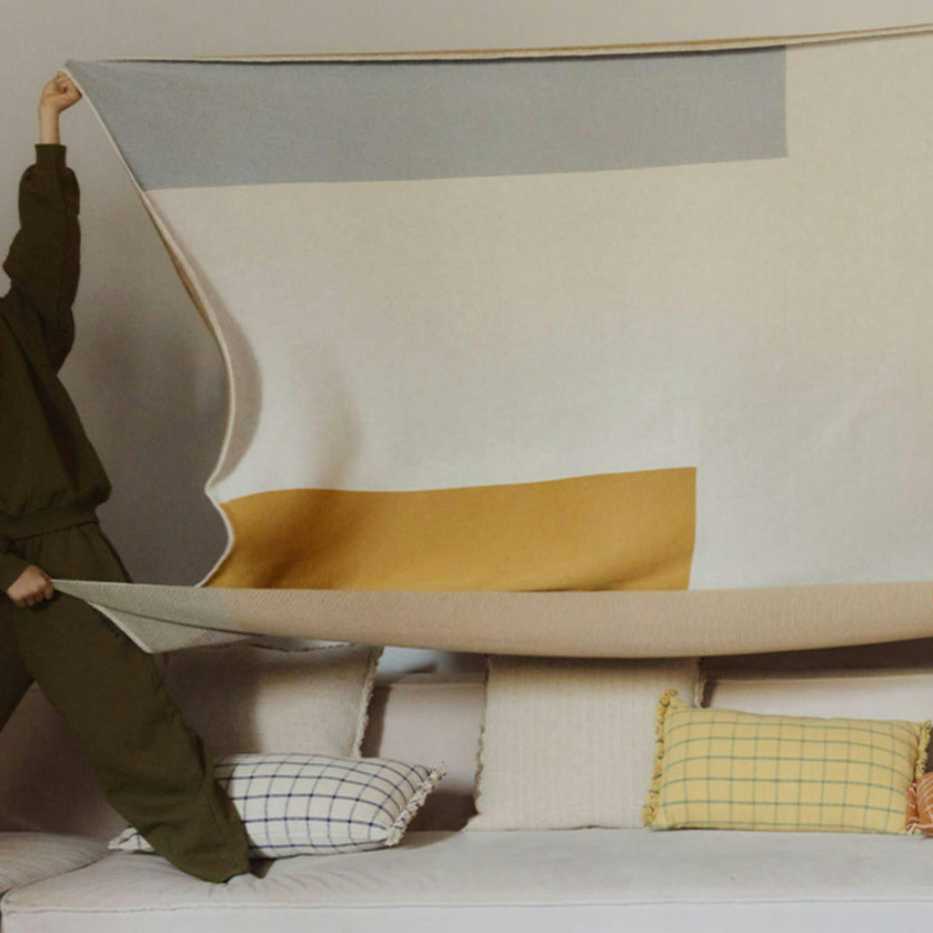 Knitted Blanket Color Composition