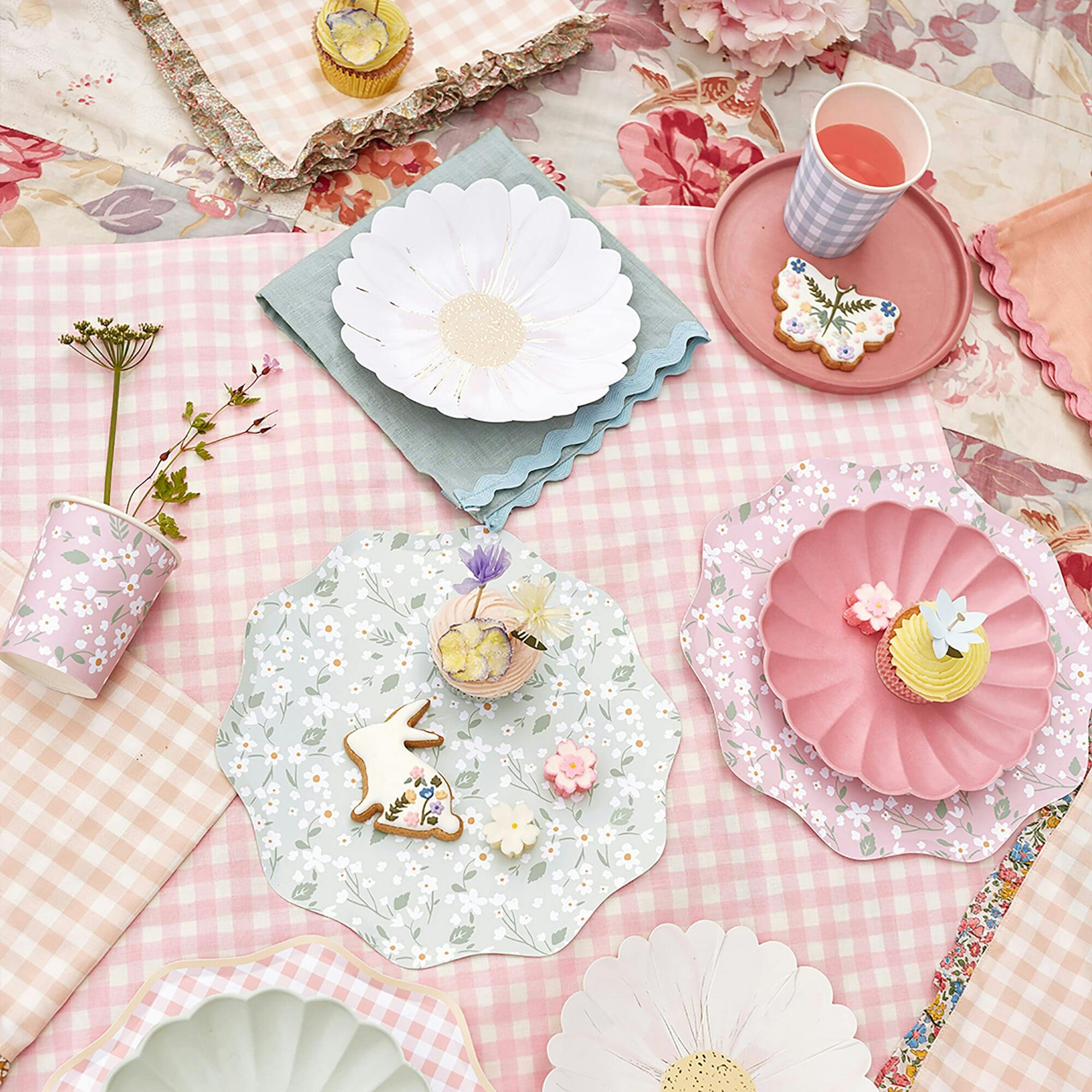 Set of 12 Ditsy Floral Dinner Plates