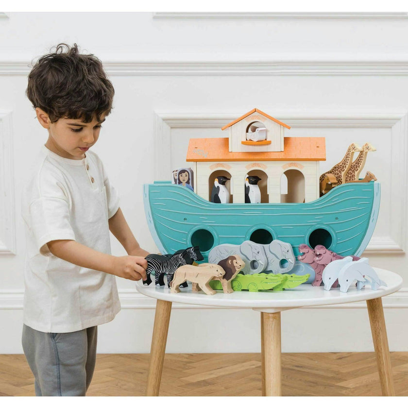 Noah's Great Wooden Ark & Animals