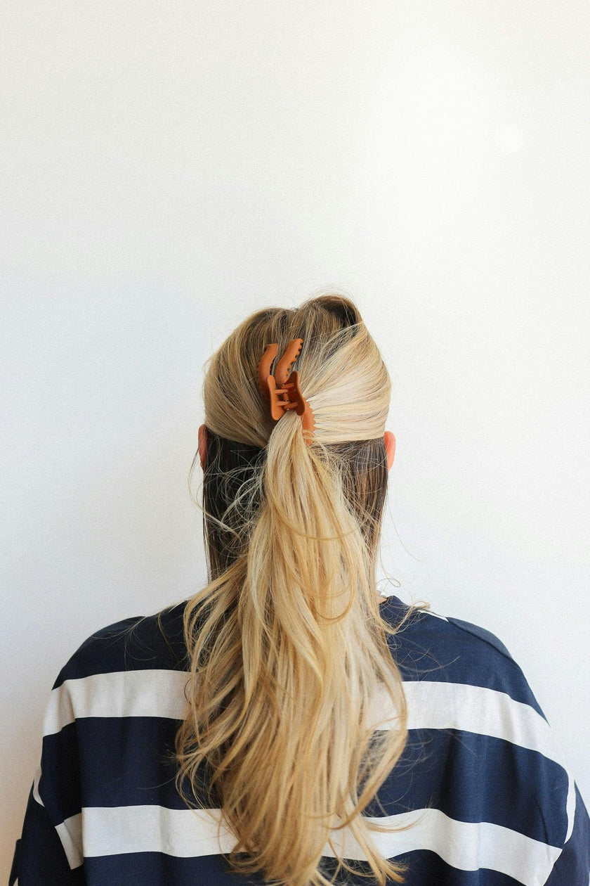 KAXI WAVY MIDI HOLD EVERYTHING CLAW