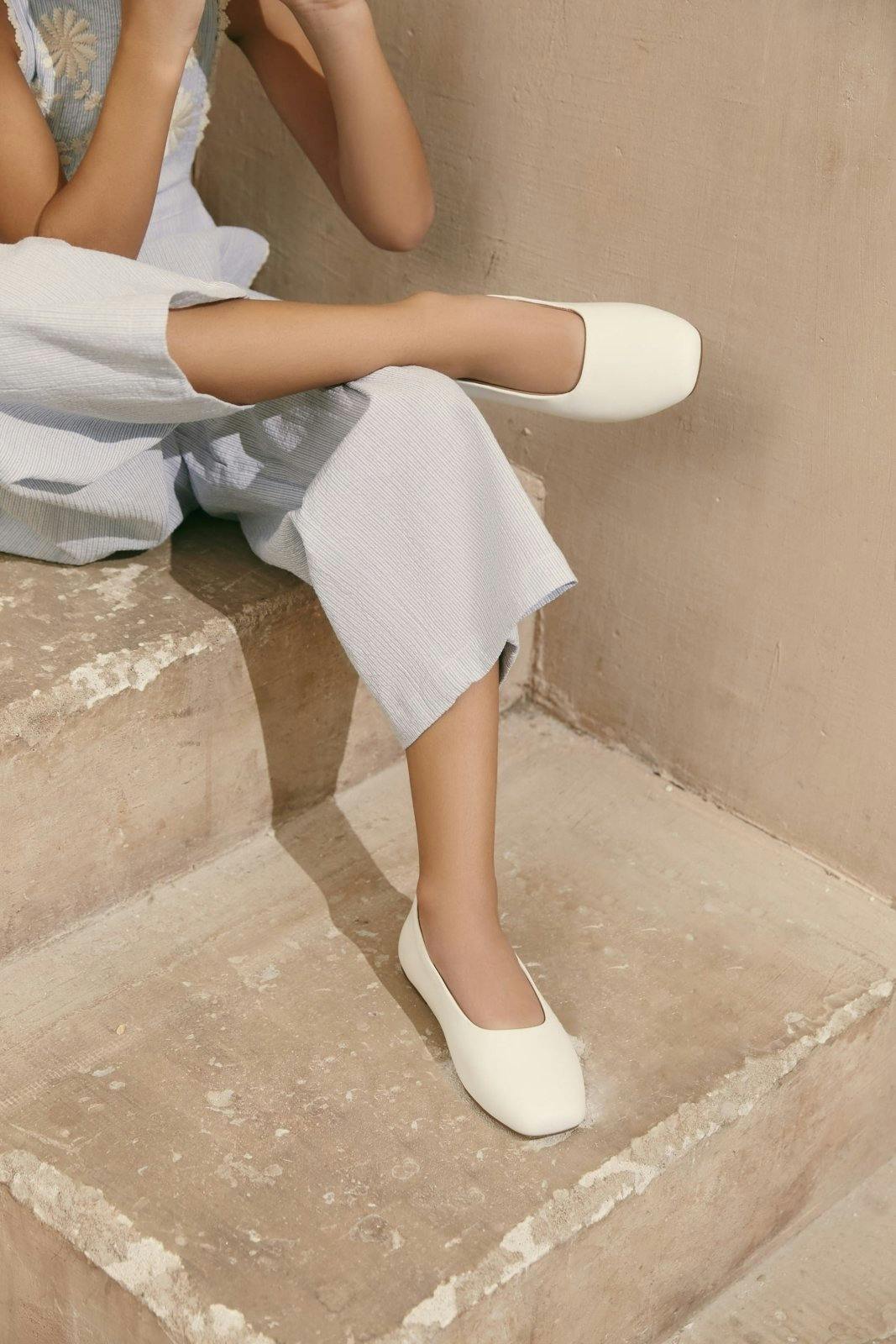 Ember Square Toe Leather Flats