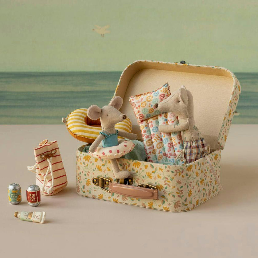 Beach mouse with air mattress, Dad - Flower