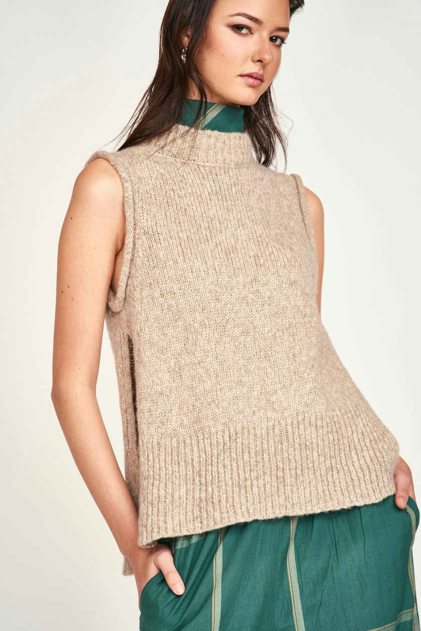 Aspen Open Side Vest in Camel