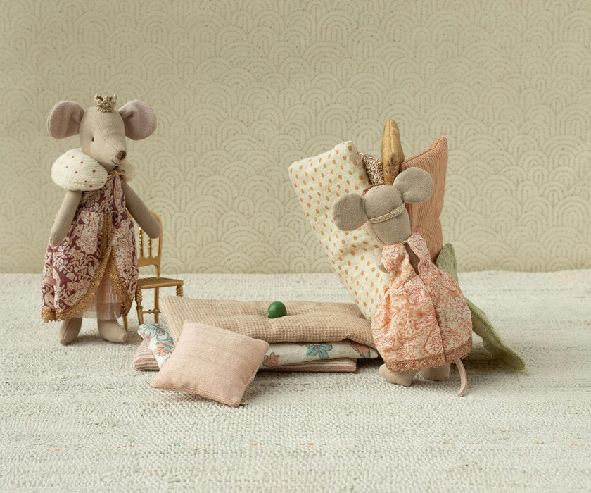 Princess and the pea, Big sister mouse