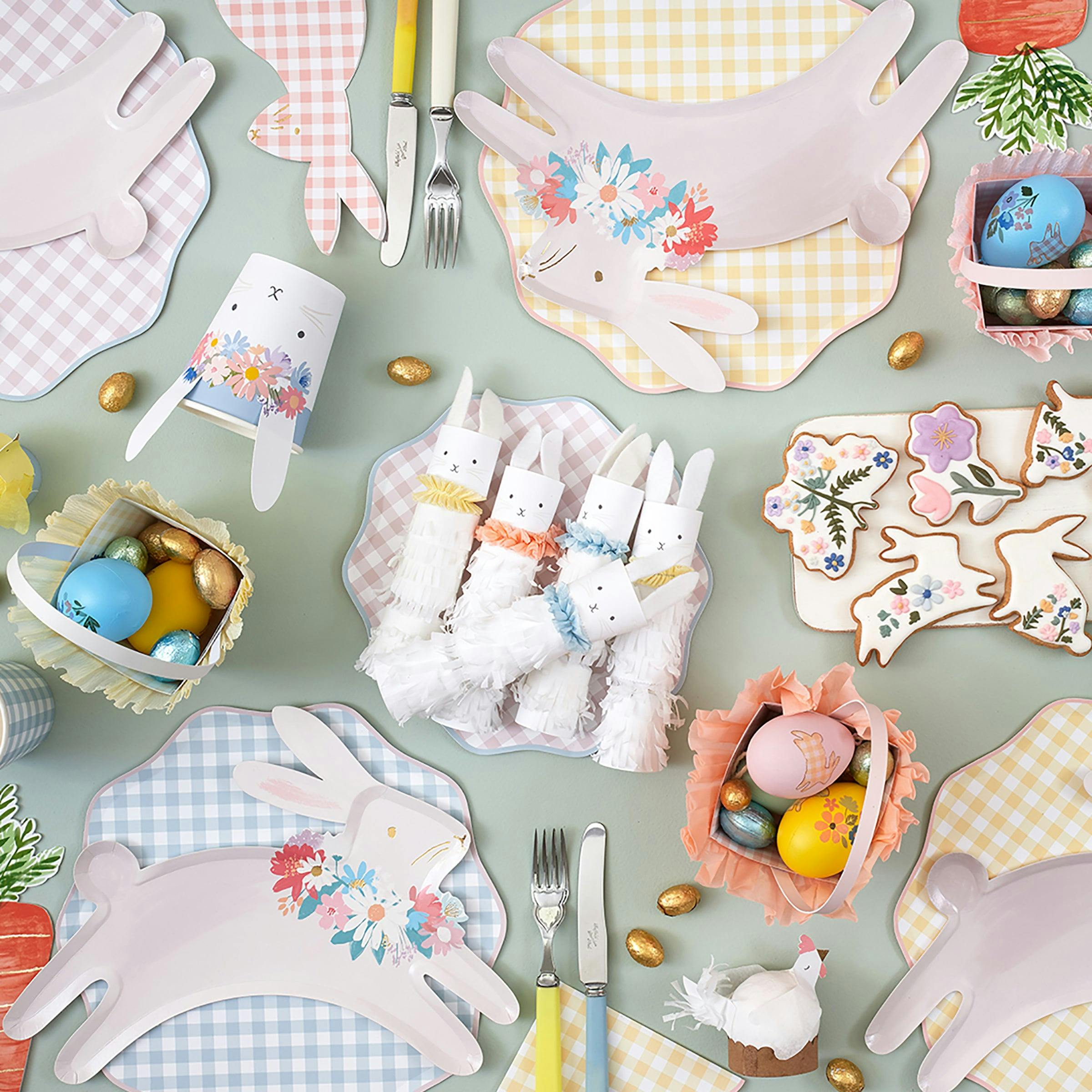 Set of 12 Gingham Dinner Plates