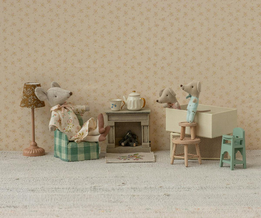 Twins, Baby mice in matchbox