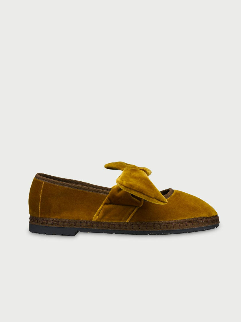 Lyra Ochre