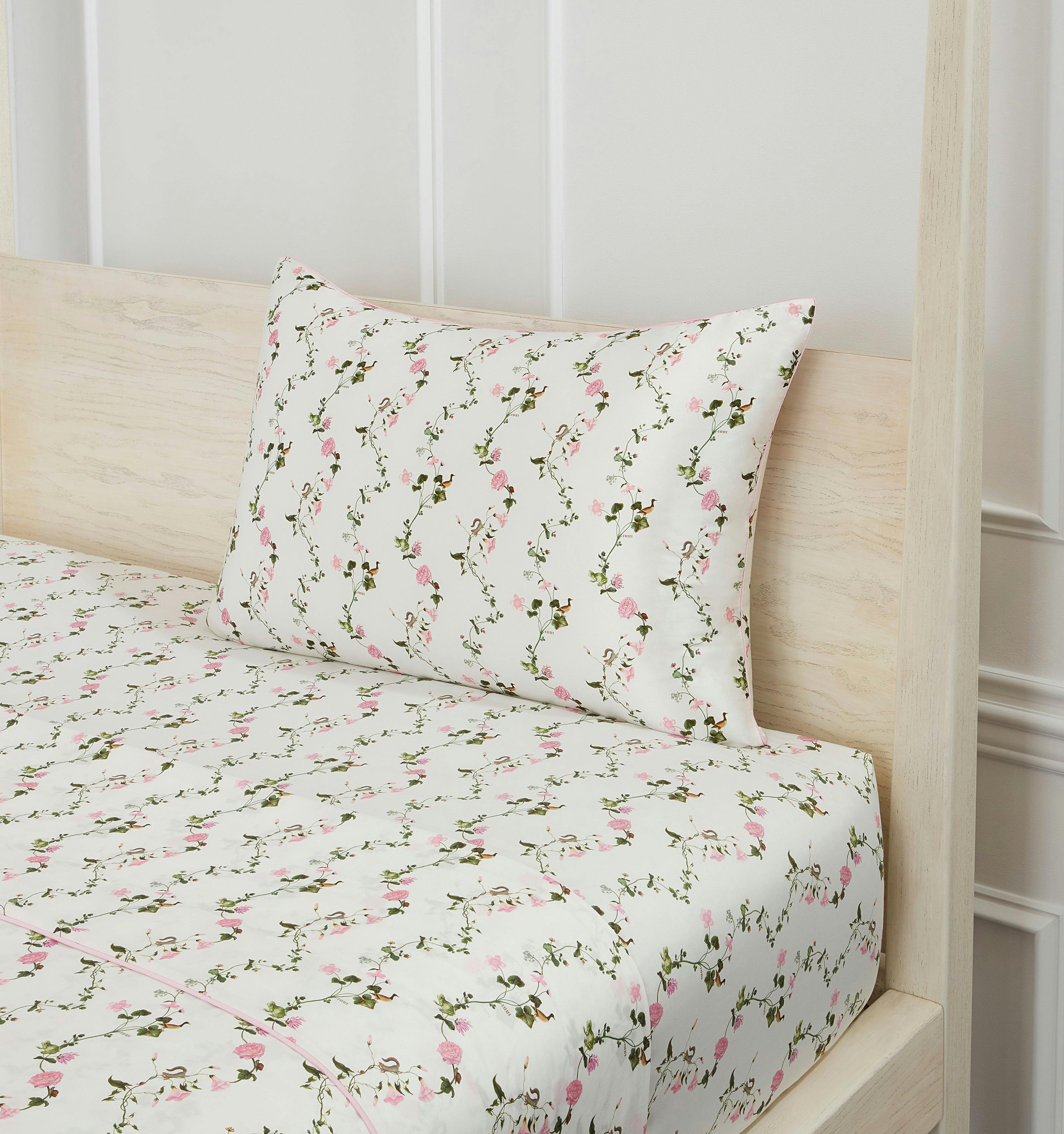 The Sisi Silk Pillowcase - Pink Pond Floral