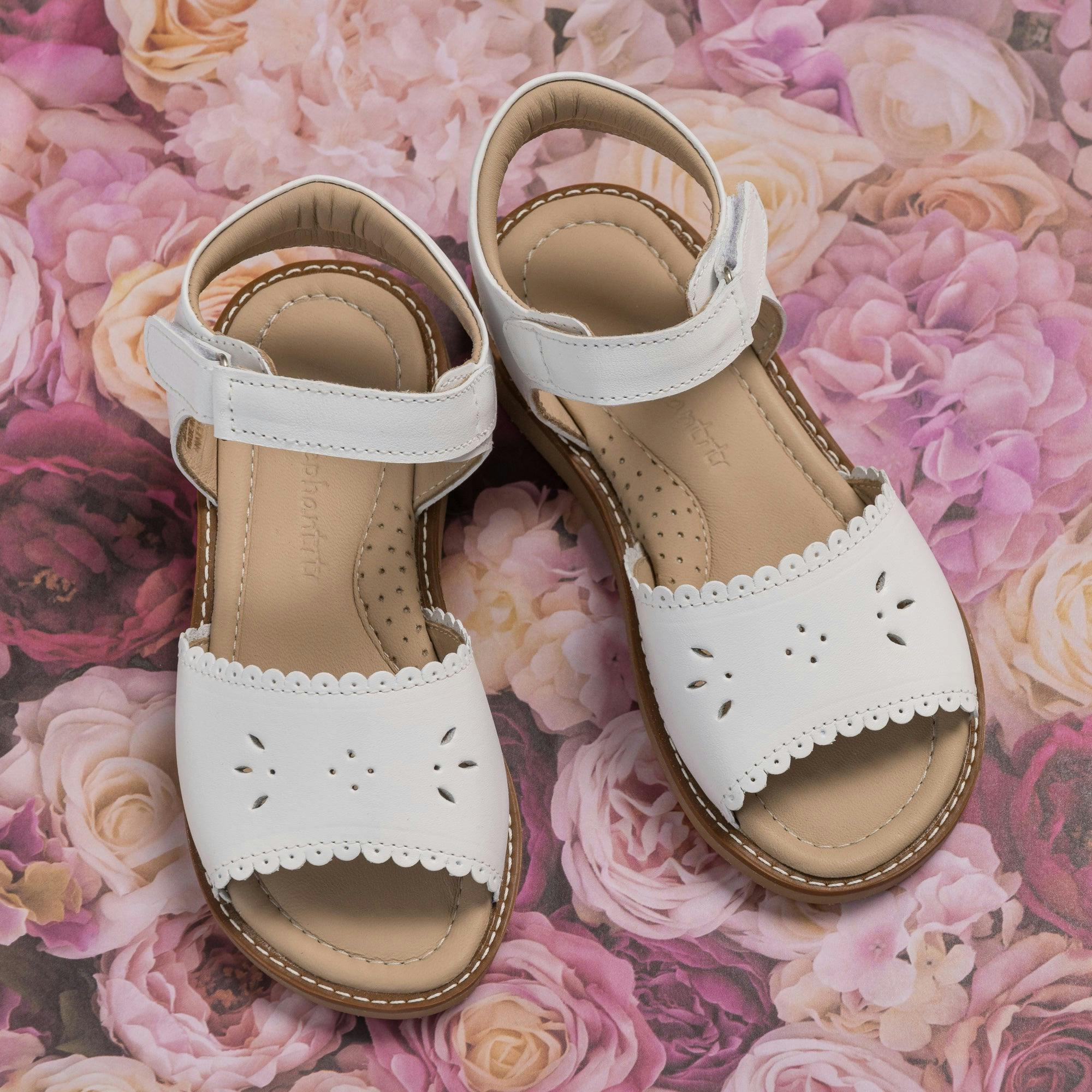 Classic Sandal with Scallop