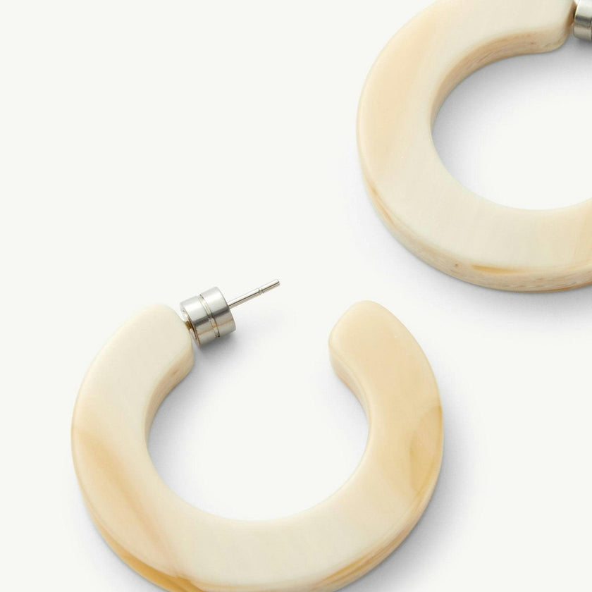 Kate Hoops in Alabaster
