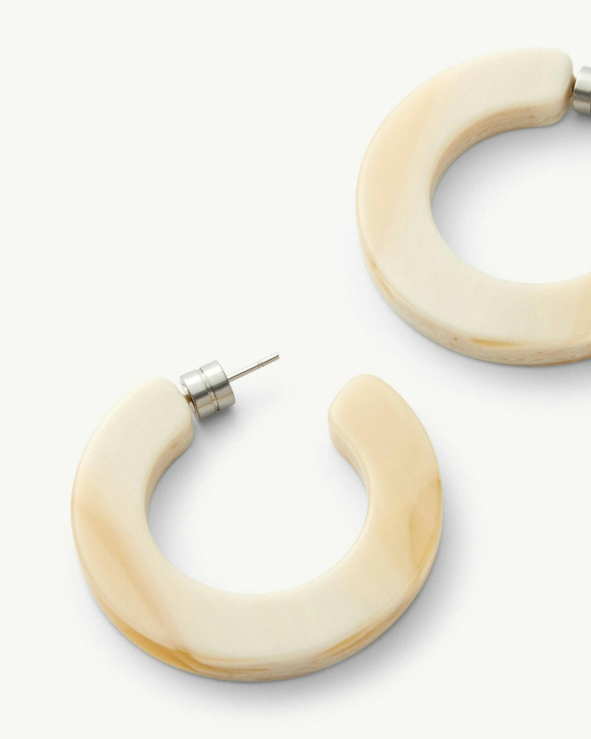 Kate Hoops in Alabaster