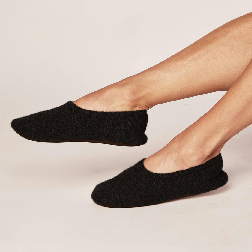 Women's Cashmere Slippers in Black