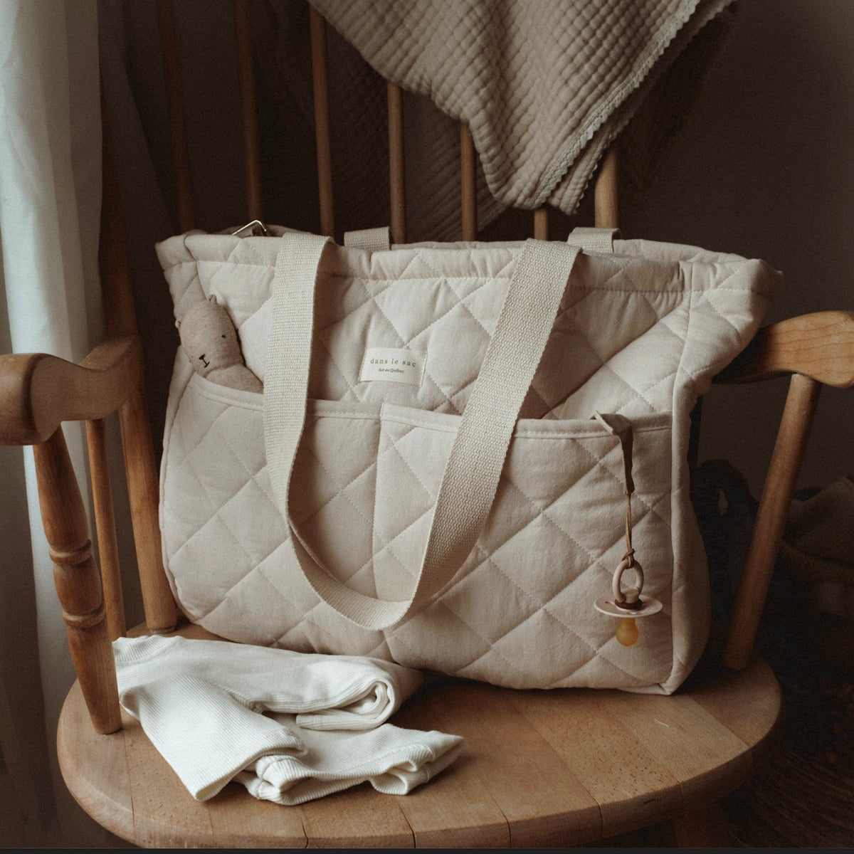 Dans le sac brand logo