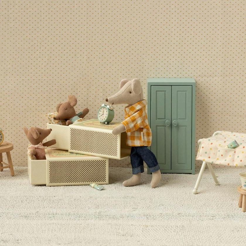 Sleepy wakey baby mouse in matchbox - Rose
