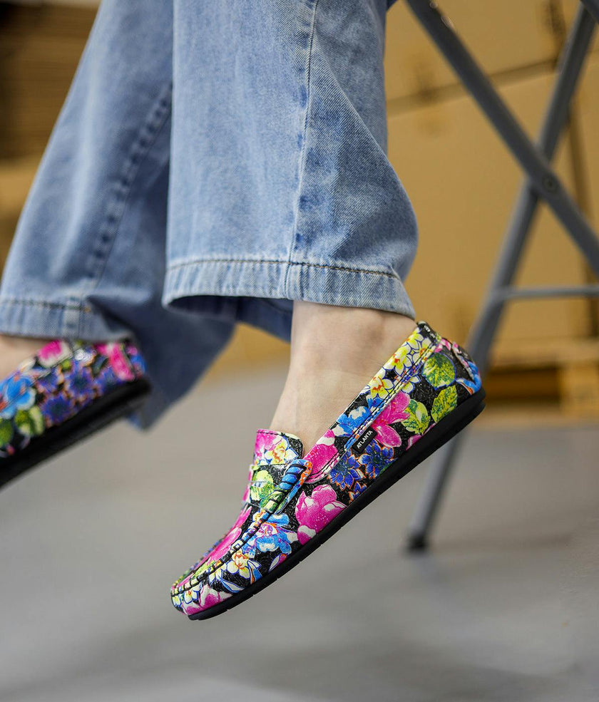 032 Walkers - multicolored flowers