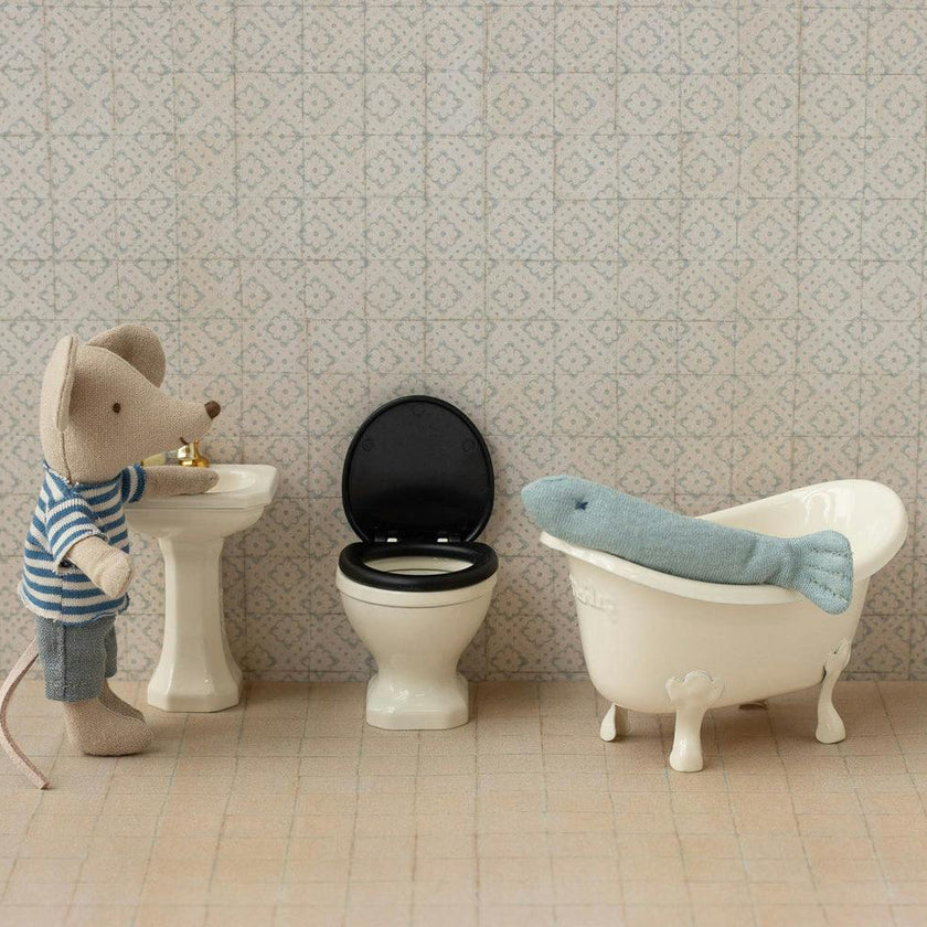 Water Closet, Mouse