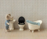 Water Closet, Mouse