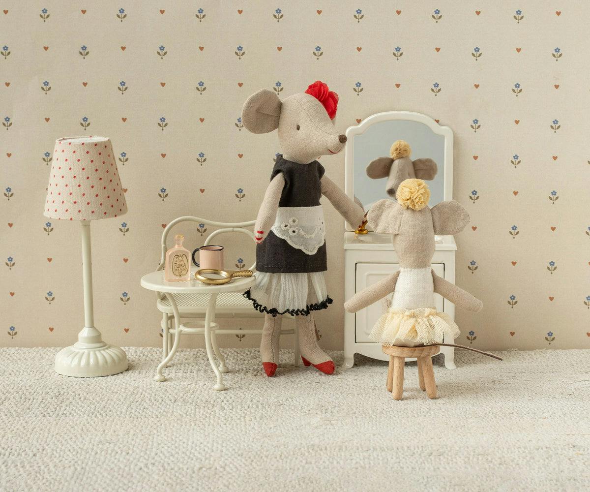 Beautician mouse, Mum