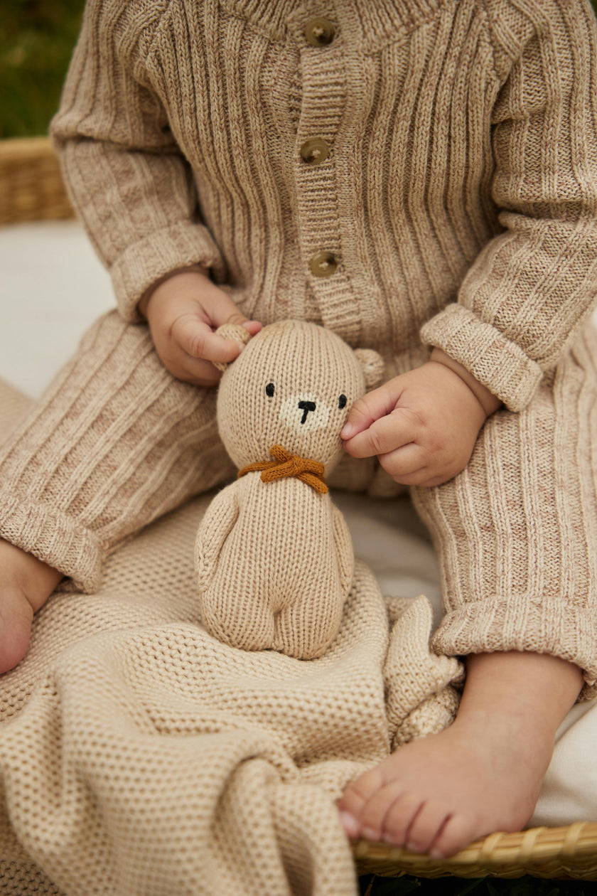 Bear Rattle Beige & tobacco