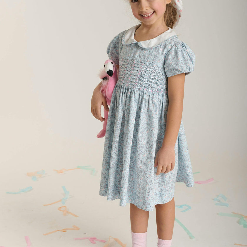 Hand-Smocked Girls Dress - Avis