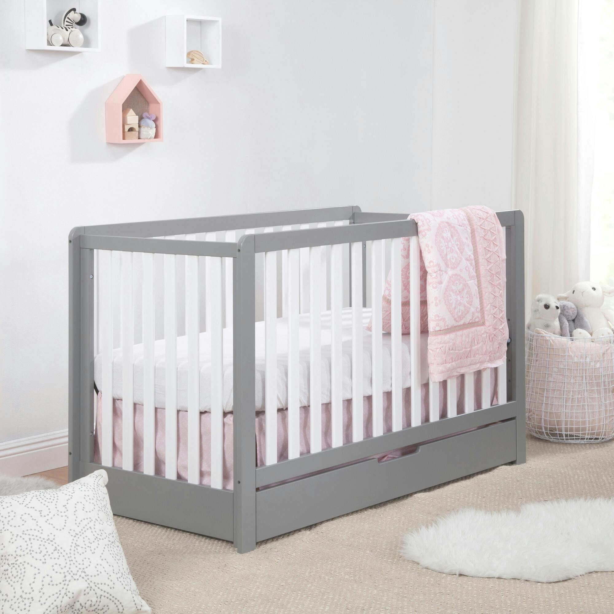 Colby 4-in-1 Convertible Crib With Trundle Drawer