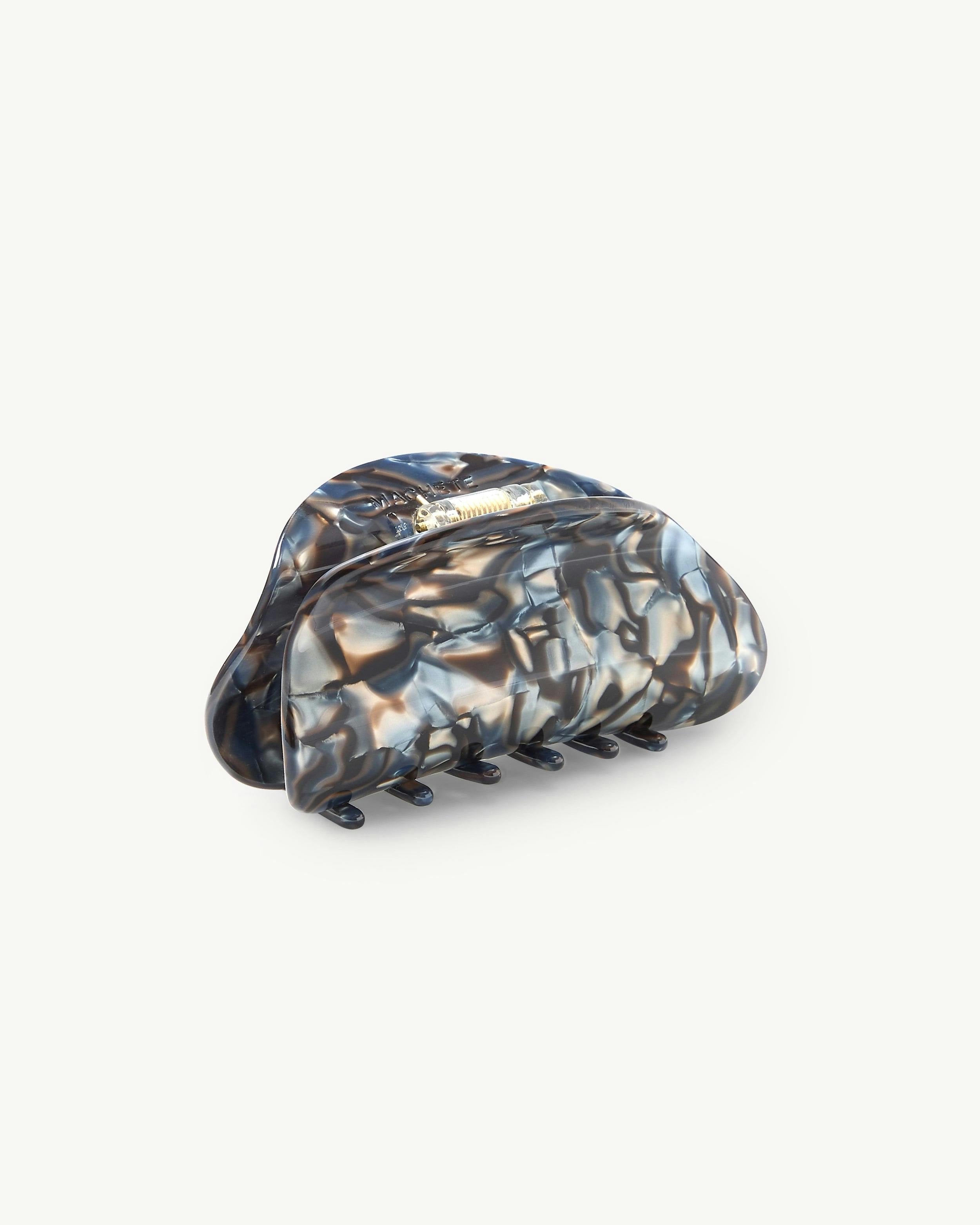 Crescent Claw in Blue Horn