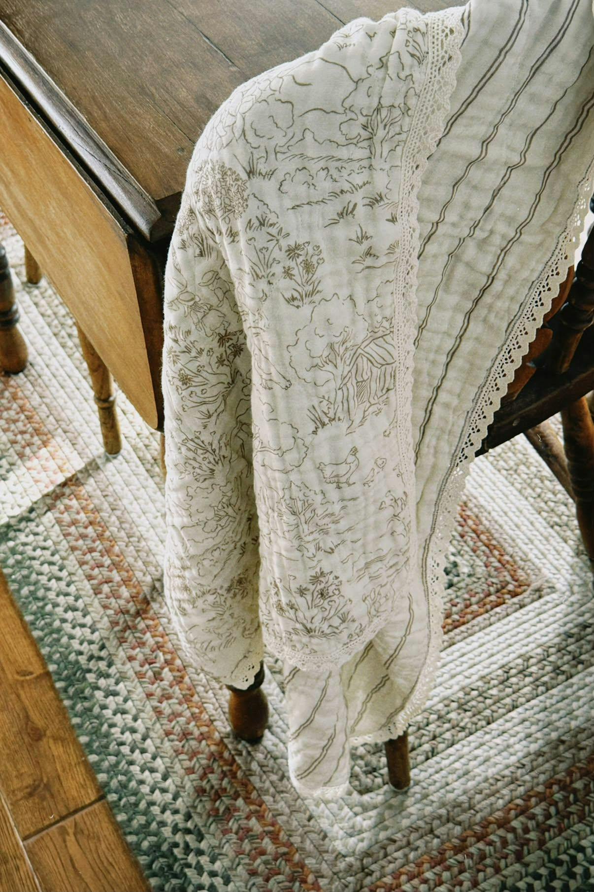 Ida Homestead Toile De Jouy QUILTED 6 Layer Gauze Blanket