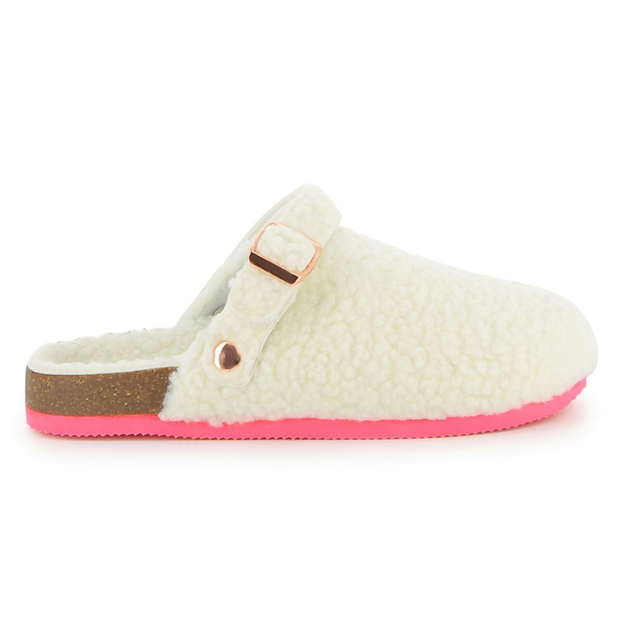 Adjustable buckle slippers