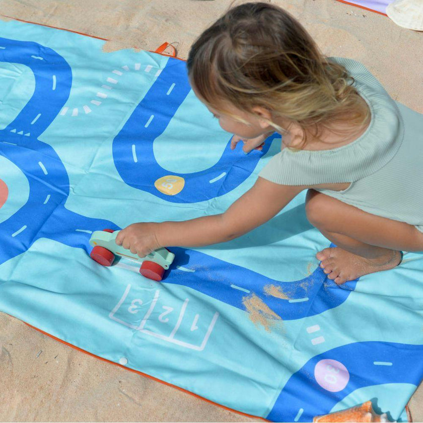 Quut Premium Beach Bundle Blue – 8-Piece Kids Beach & Outdoor Play Set