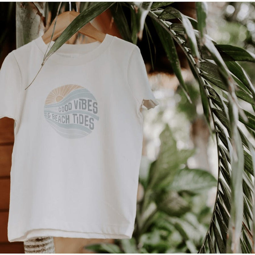 graphic tee | good vibes