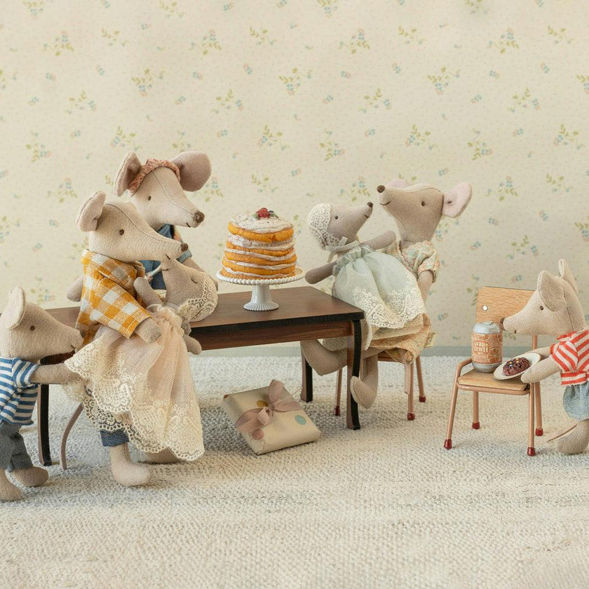 Baby mouse in gown - Powder