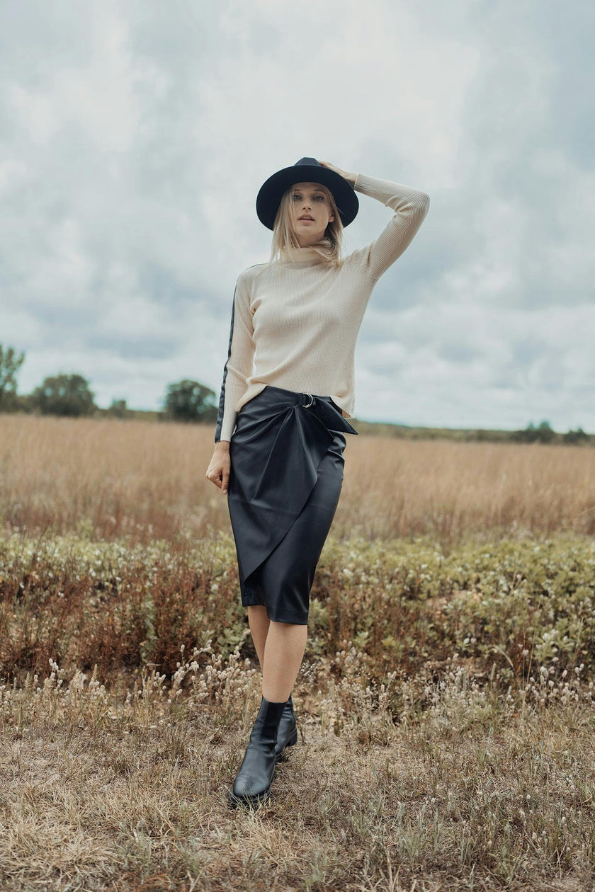STRAIGHT LEATHER SKIRT WITH BUCKLE