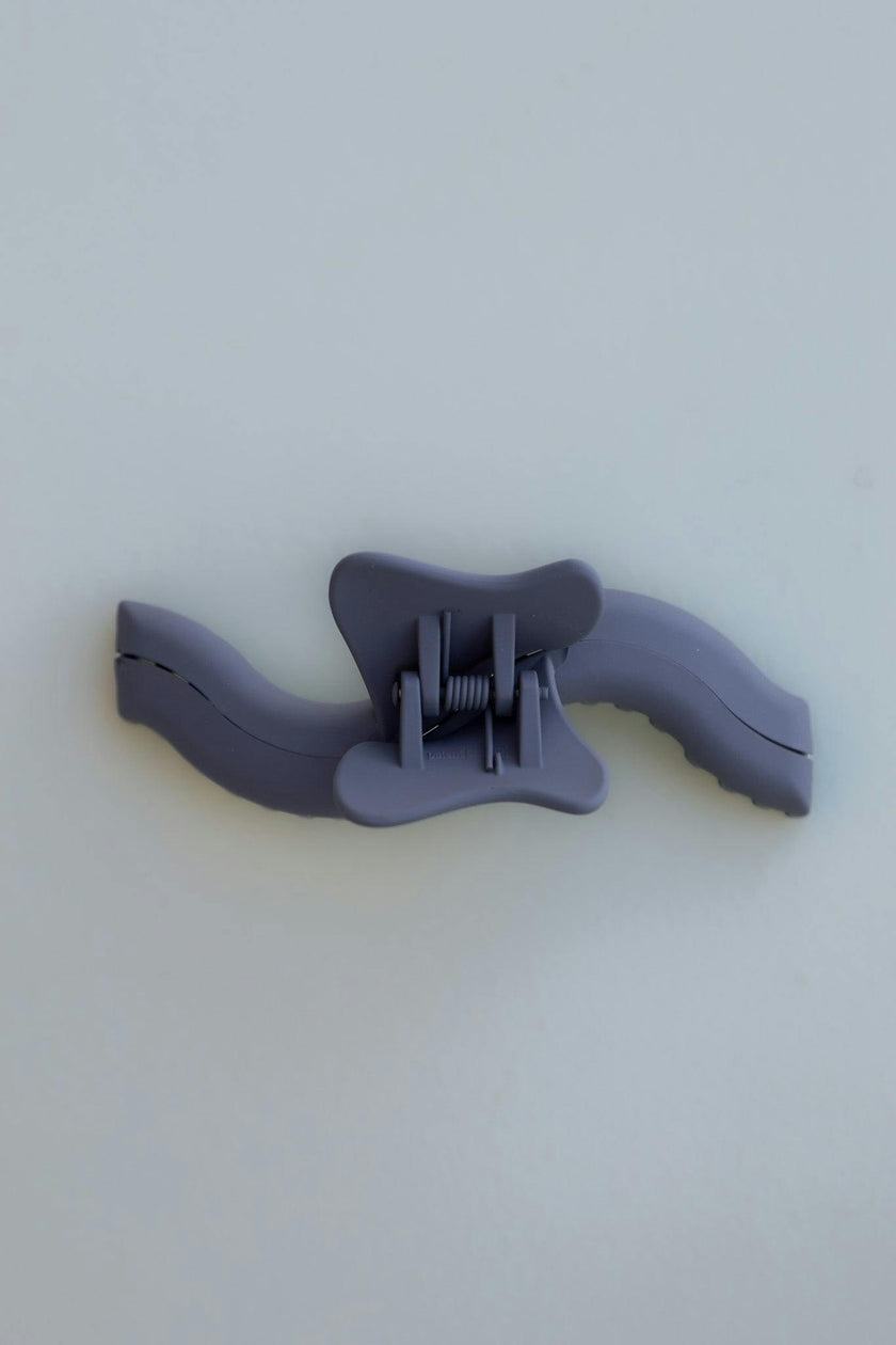 KAXI WAVY MIDI HOLD EVERYTHING CLAW