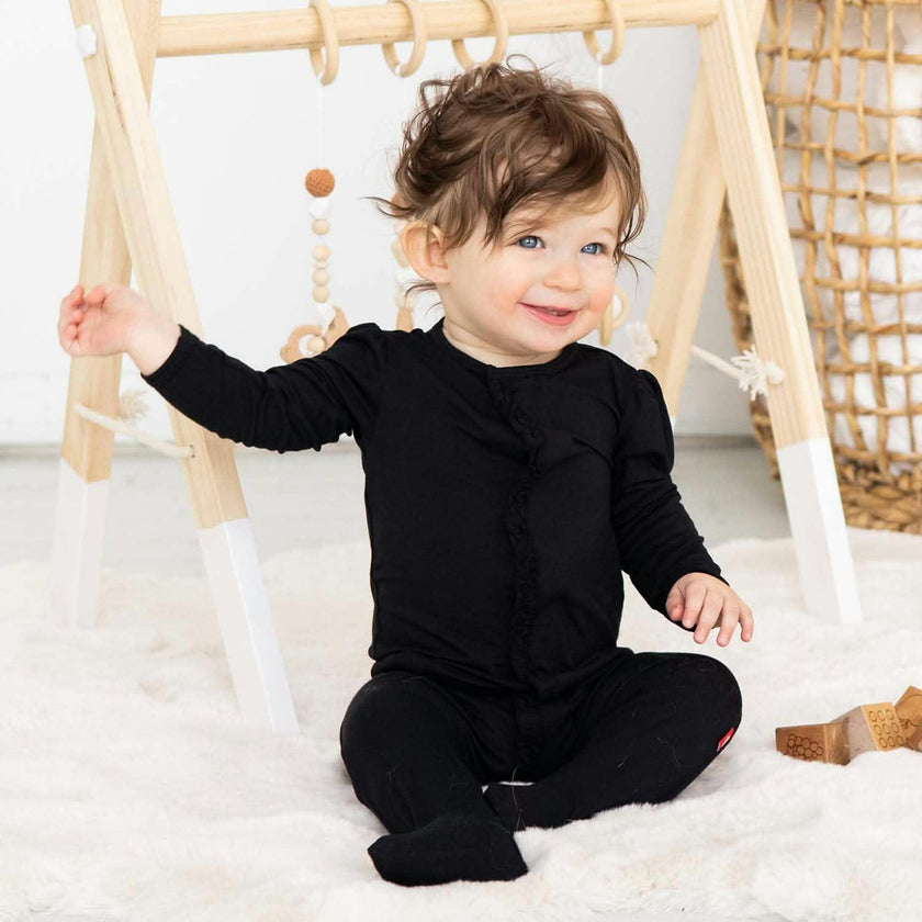 Magnetic Footie with Ruffle ONYX