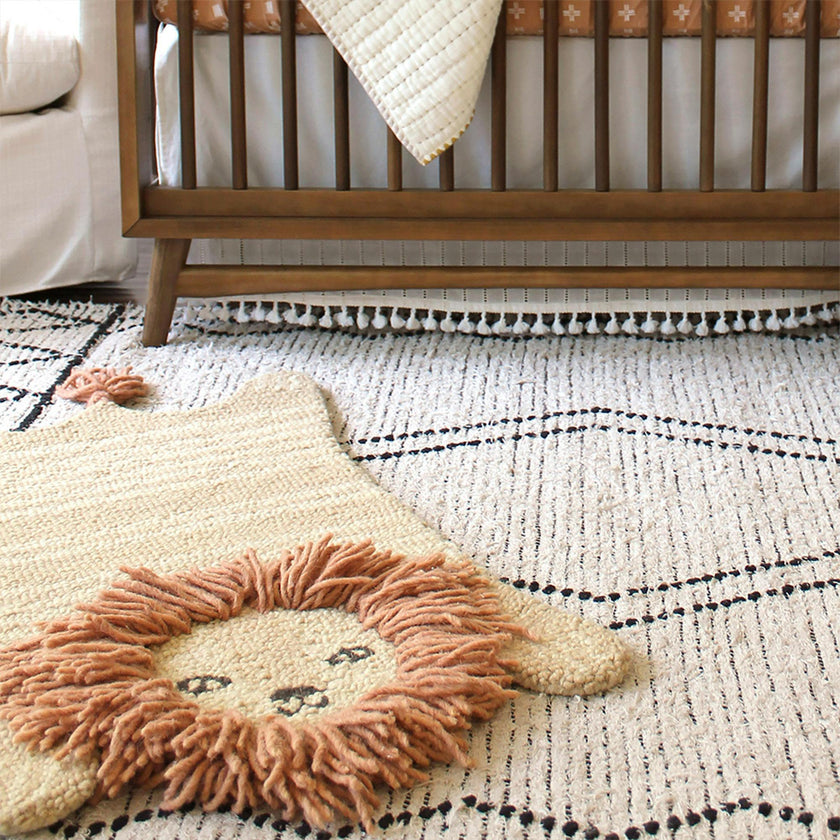 Kendi Lion Shaped Wool Accent Rug (23" x 36")