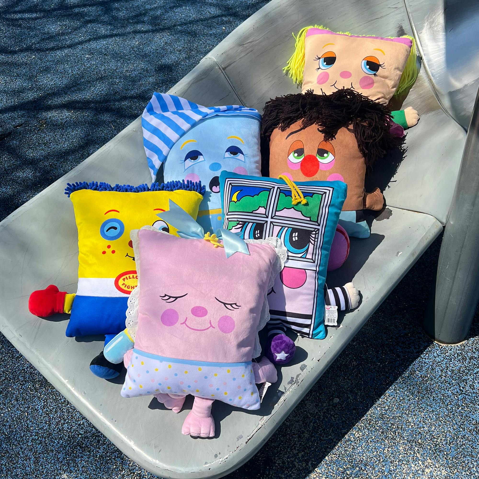 Pillow People Plush: Window Rattler