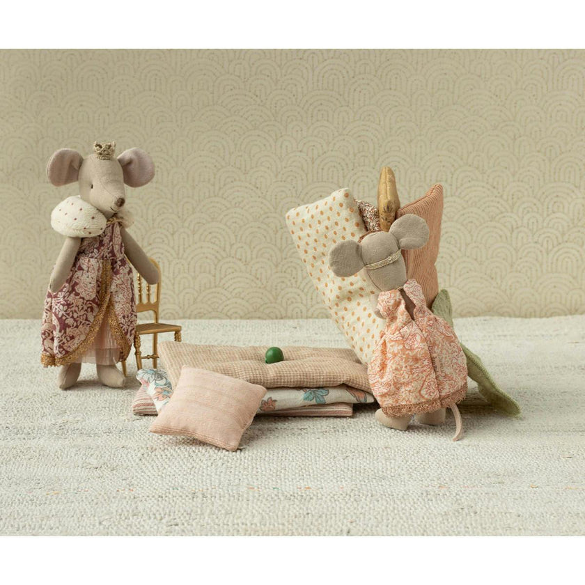 Princess and the pea, Big sister mouse