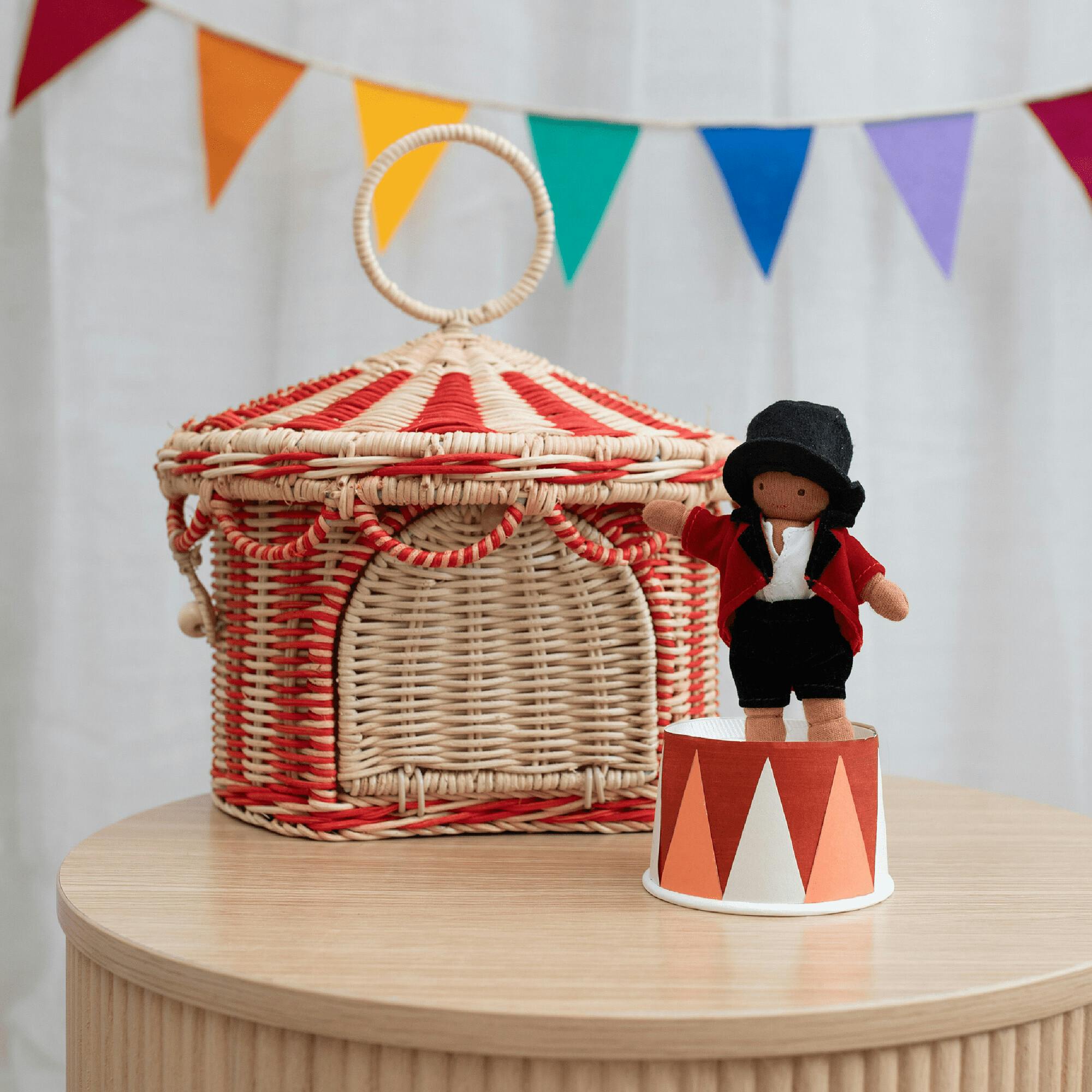 Circus Tent - Basket / Red & Straw