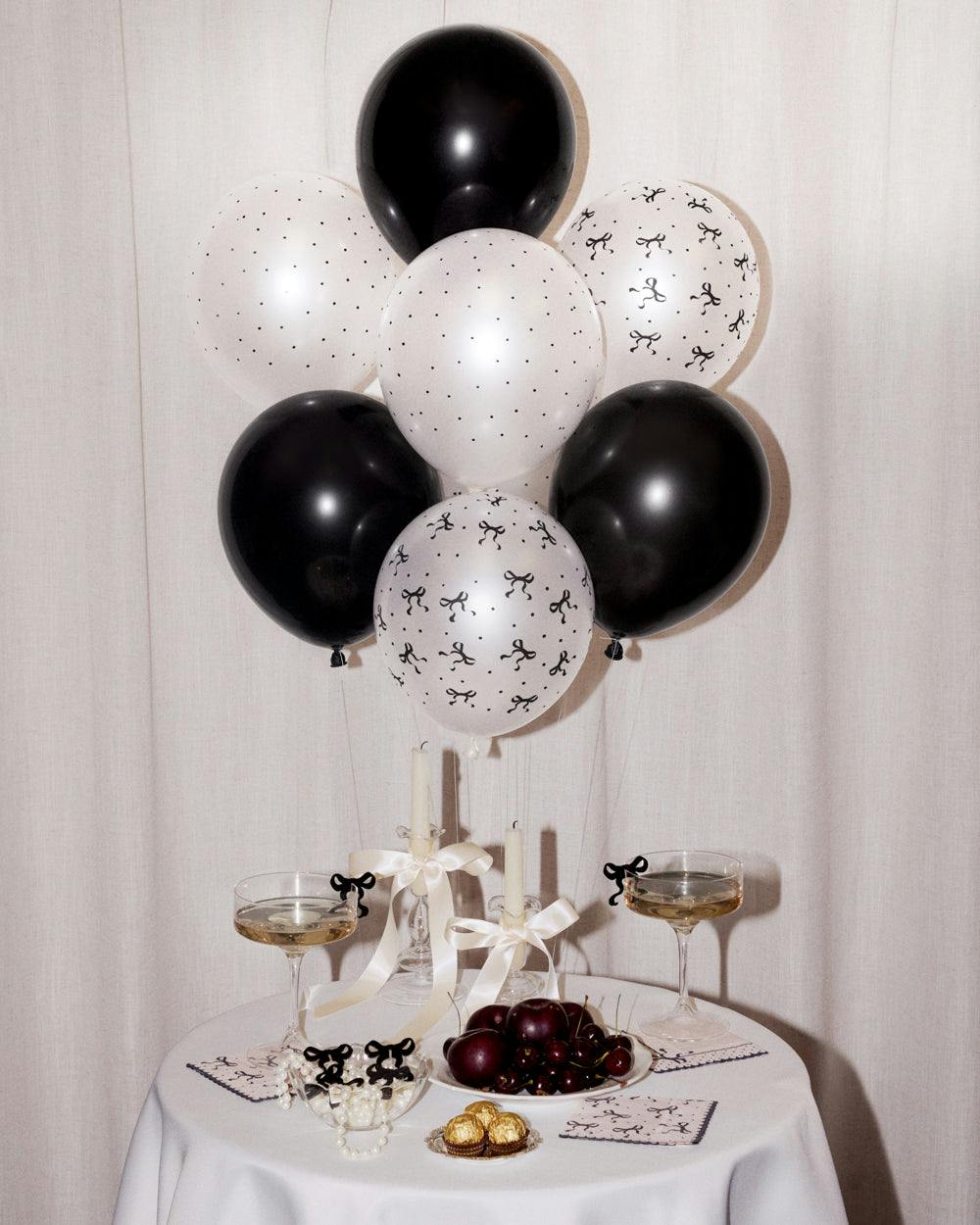 Little Black Bow Pack - 24 latex balloons