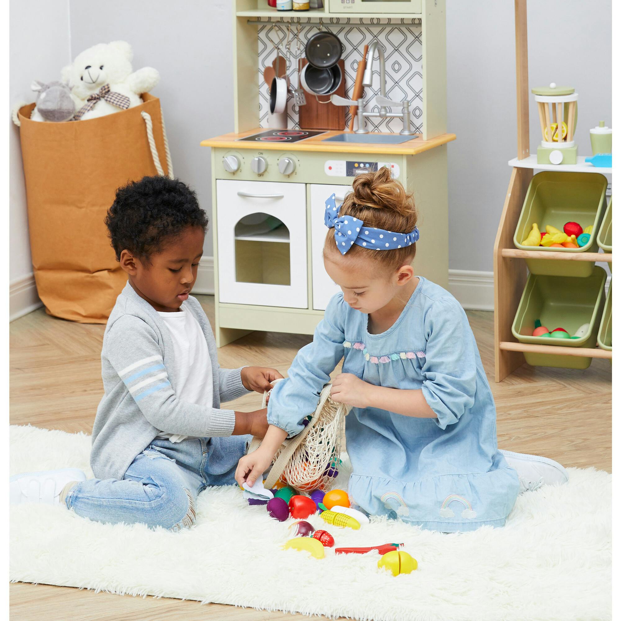 Bundle Little Helper Play Farmer's Market Stand & 21-pcs Produce with Bag