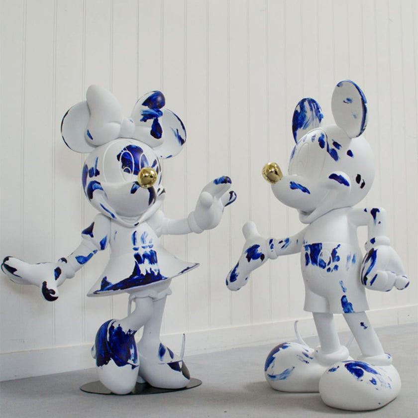Minnie Mouse ONE MINUTE White & Blue Limited Edition 24in