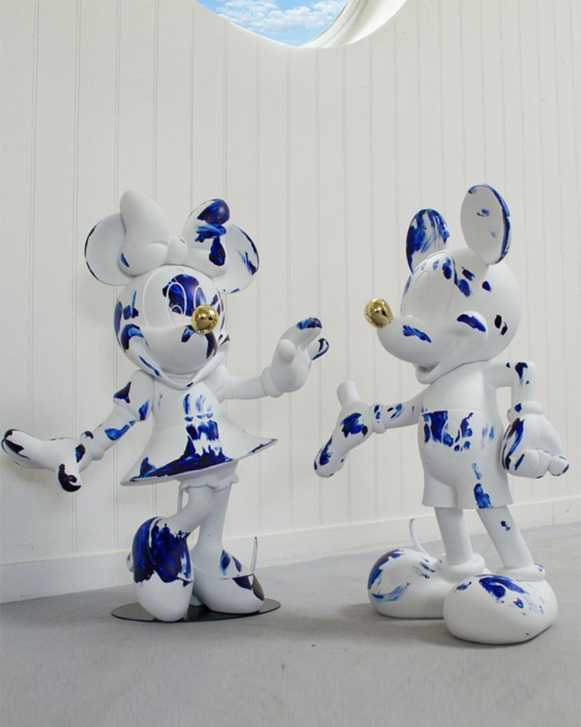 Minnie Mouse ONE MINUTE White & Blue Limited Edition 24in