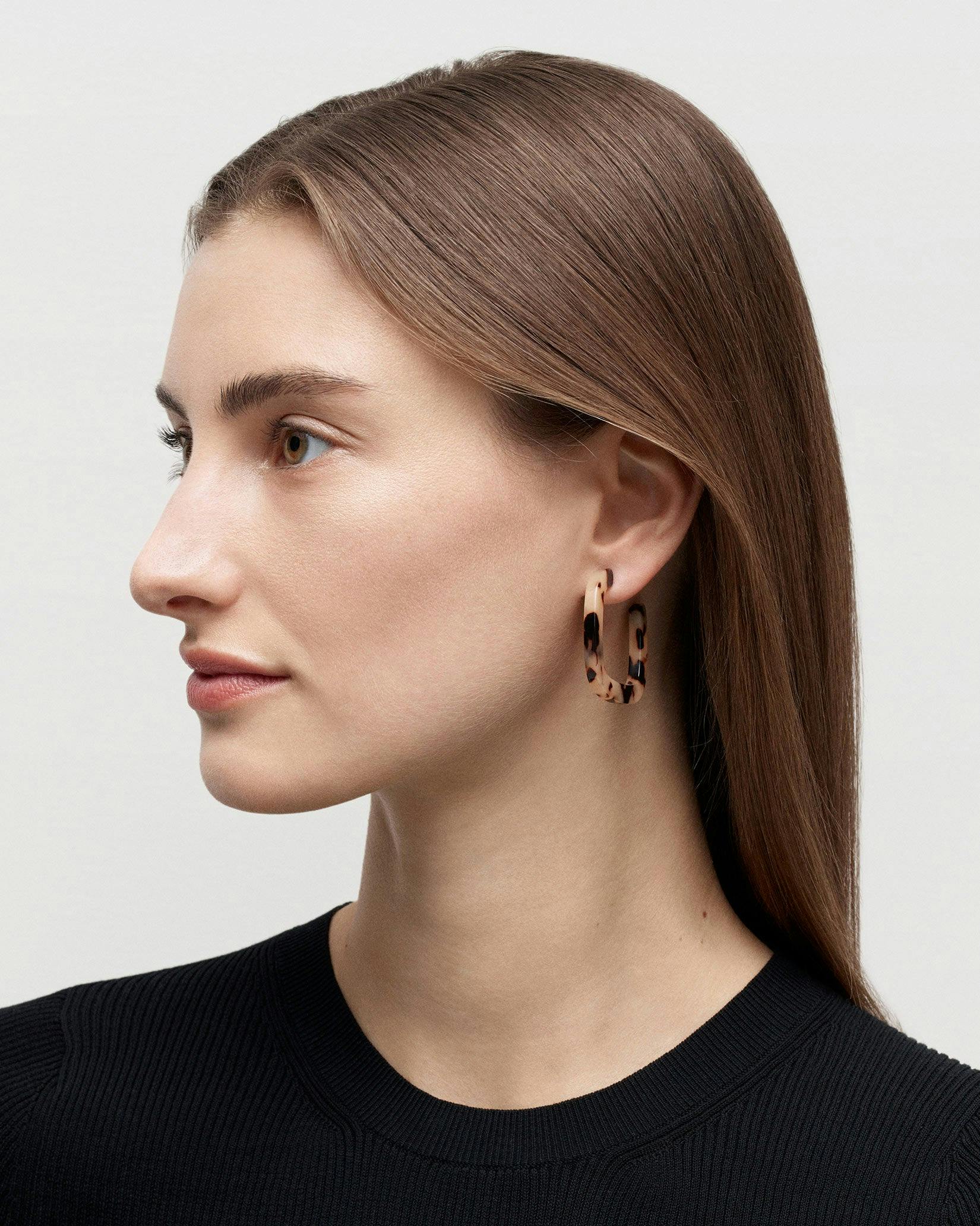 Midi Square Hoops in Perle Noir