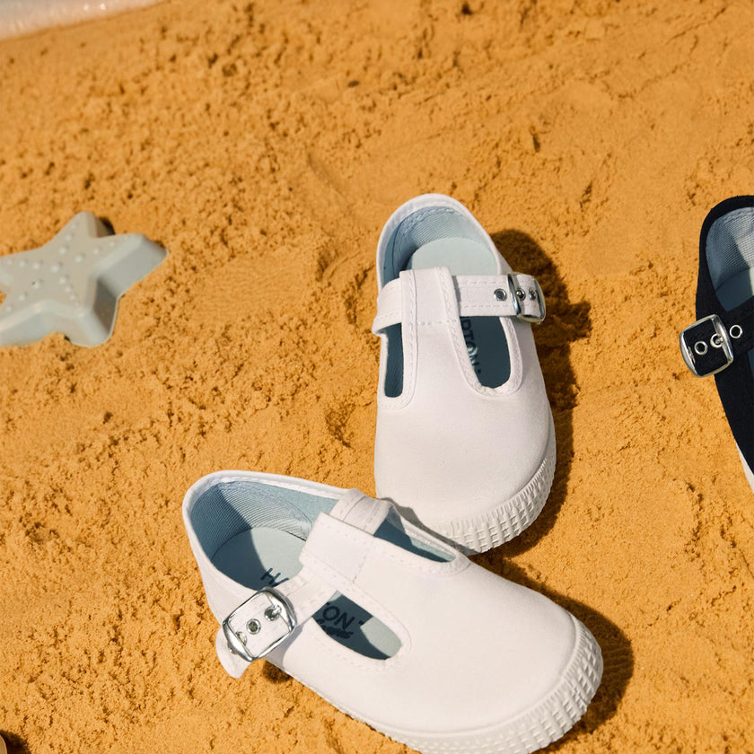Hampton Canvas Nantucket Shoes in White
