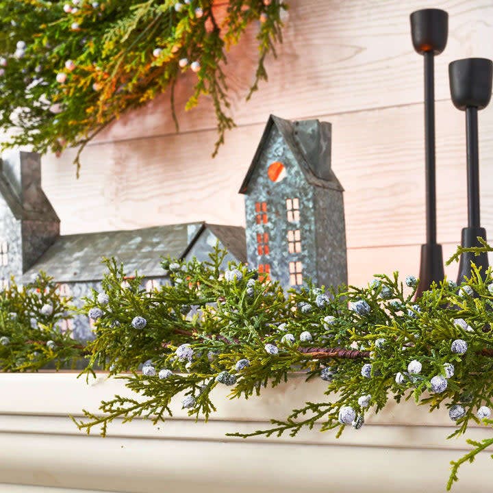Seeding Winter Juniper Berry Greenery Classic Christmas Garland Holiday Table Runner