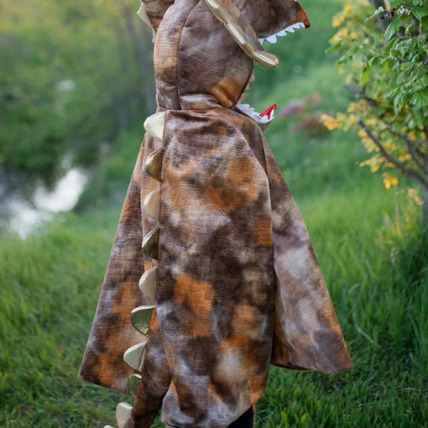 Grandasaurus Triceratops Cape with Claws