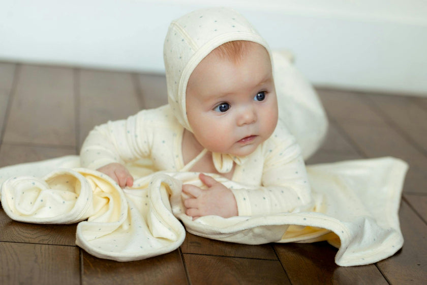 Velour Dot Pattern Wrap Blanket